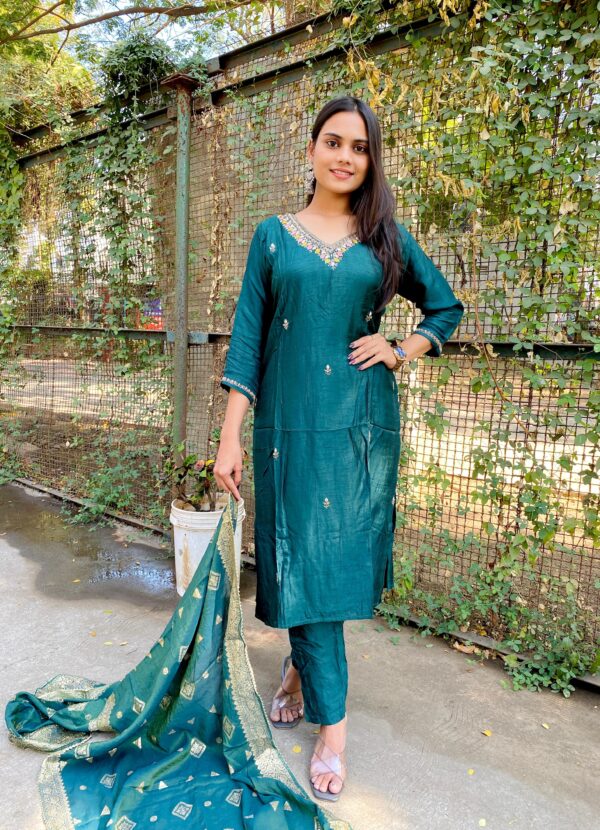 Embroidered Kurta set with Dupatta - Image 2