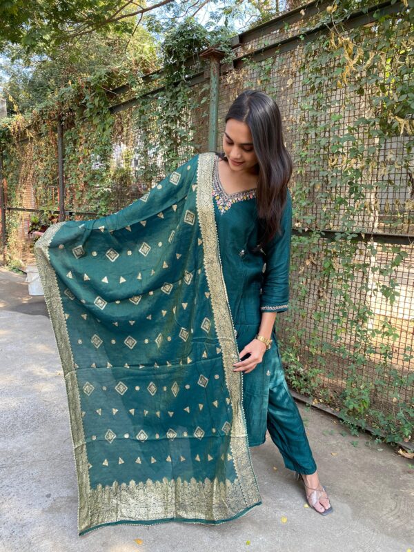 Embroidered Kurta set with Dupatta - Image 5